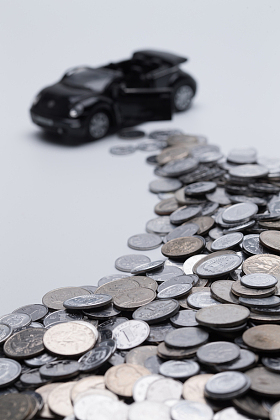 硬币和汽车模型图片