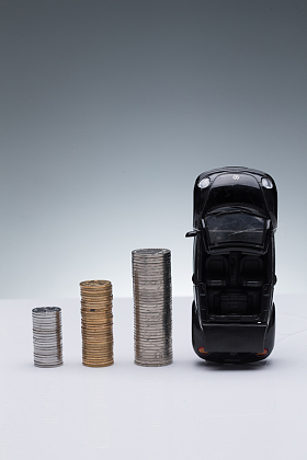 硬币和汽车模型图片