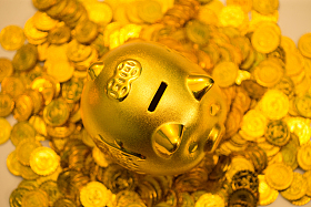 金币和存钱罐图片