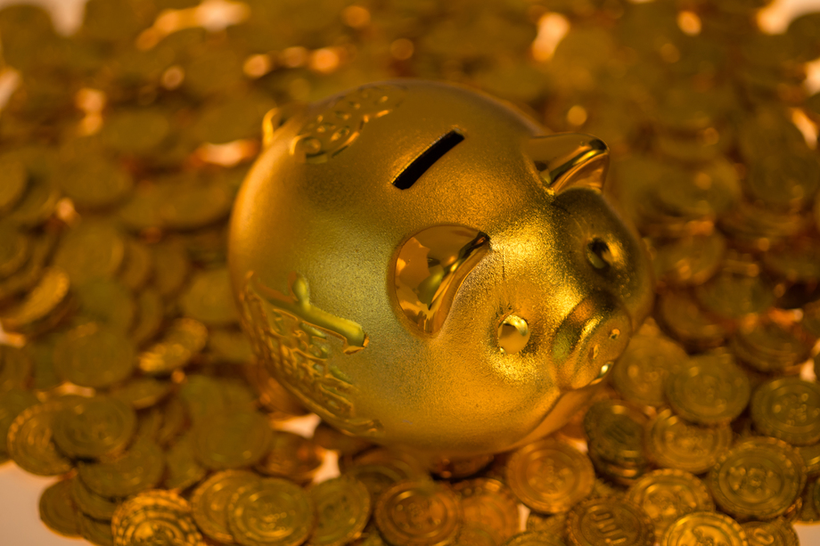 金币和存钱罐图片 金币和存钱罐图片