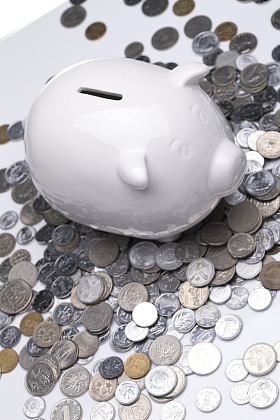 硬币和储蓄罐图片