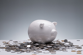 硬币和储蓄罐图片