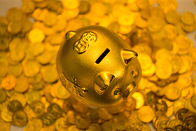 金币和存钱罐图片