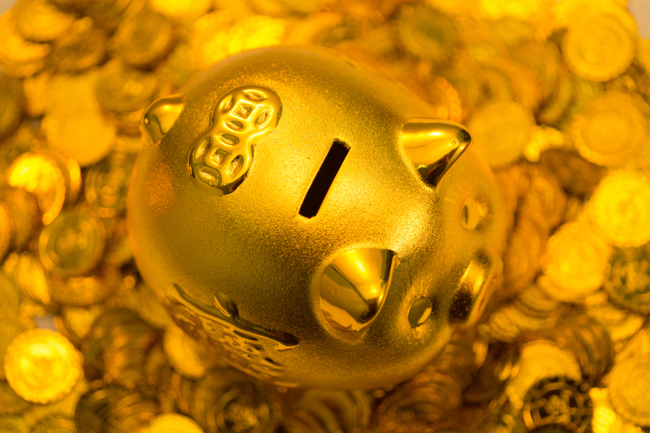 金币和存钱罐图片