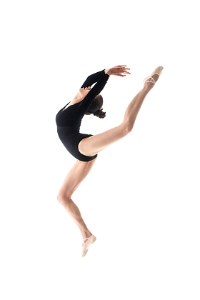 青年女人在跳芭蕾舞