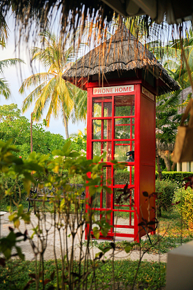 海边电话亭图片