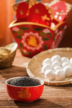 元宵和黑芝麻图片