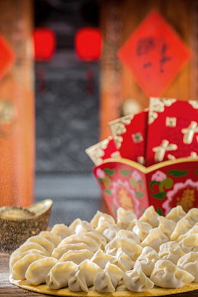 春节包饺子照片