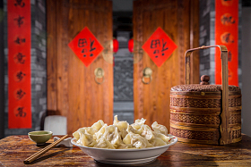 春节吃饺子图片
