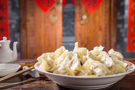 春节吃饺子图片