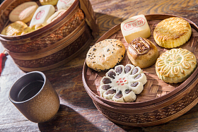 糕点和茶图片