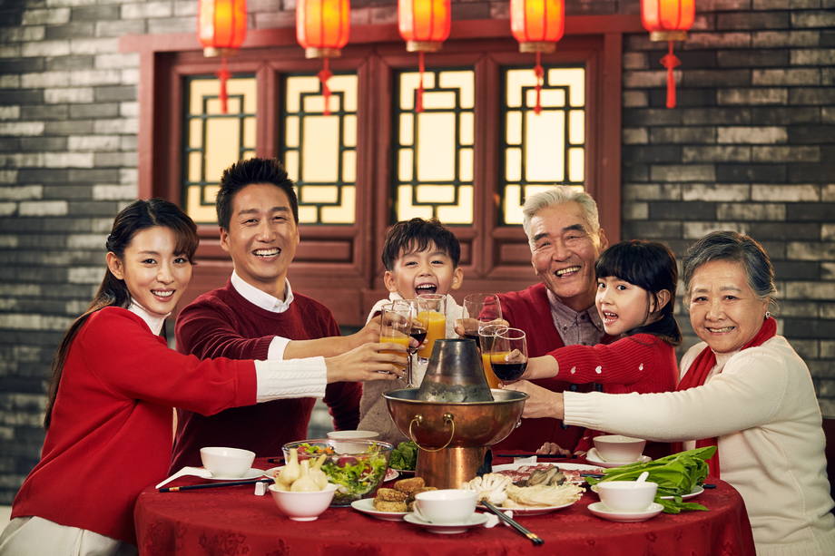 幸福家庭吃团圆饭 幸福家庭吃团圆饭