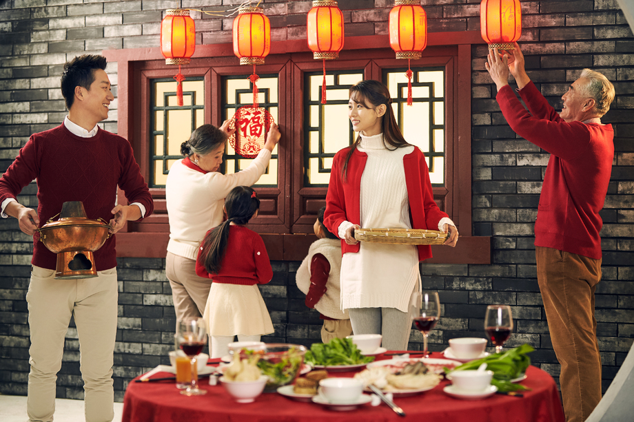 快乐家庭准备年夜饭 快乐家庭准备年夜饭