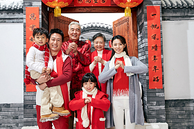 快乐家庭过新年照片