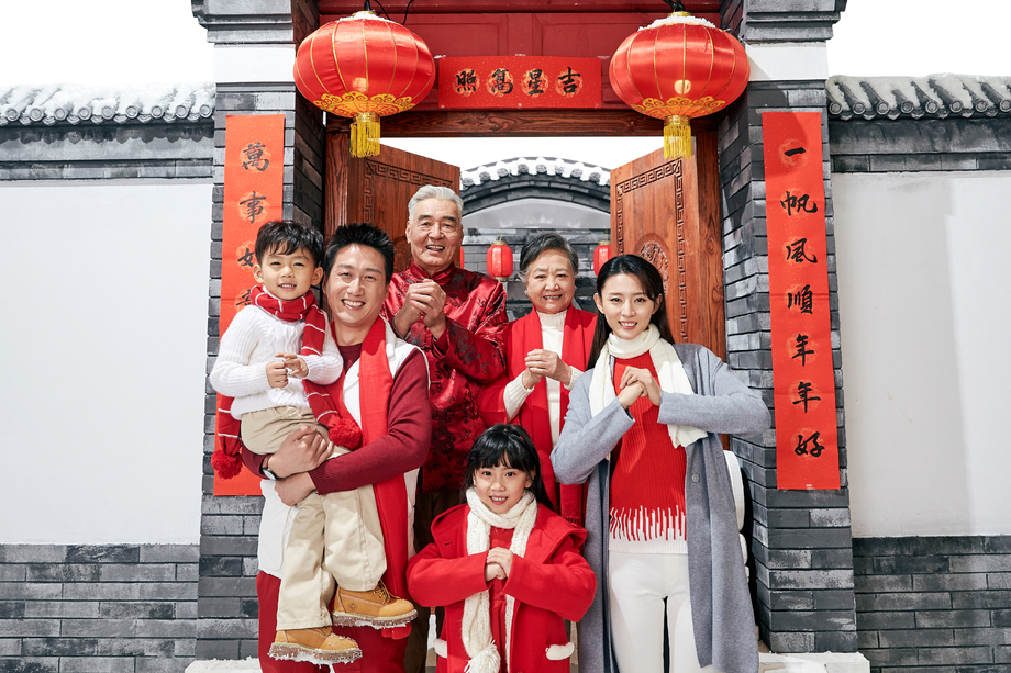 快乐家庭过新年照片