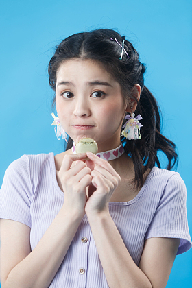 可爱的年轻女人图片