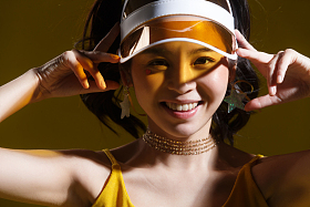 快乐的年轻女人