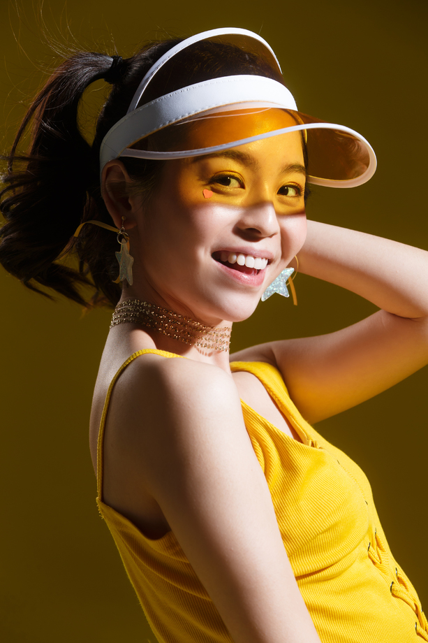 快乐的年轻女人