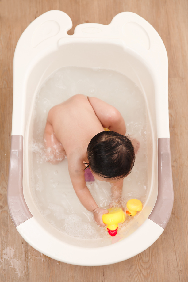 宝宝洗澡图片