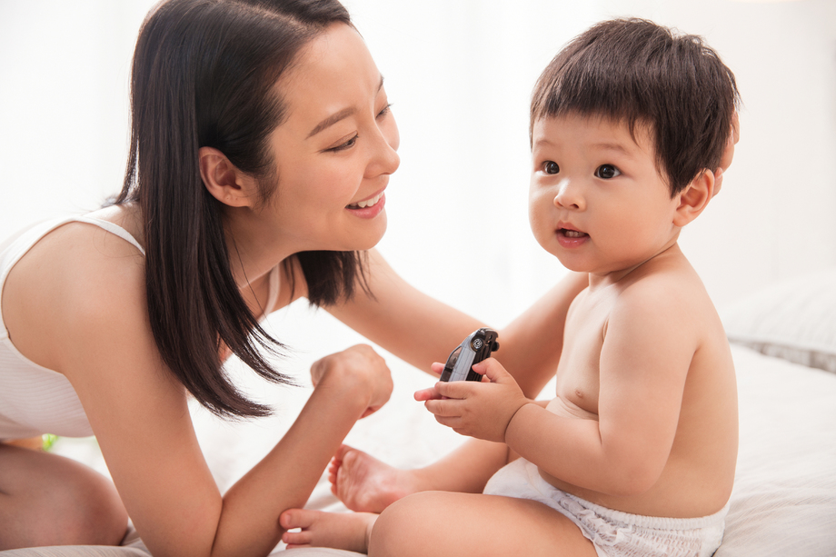 妈妈和宝宝玩耍图片