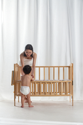 妈妈和宝宝玩耍