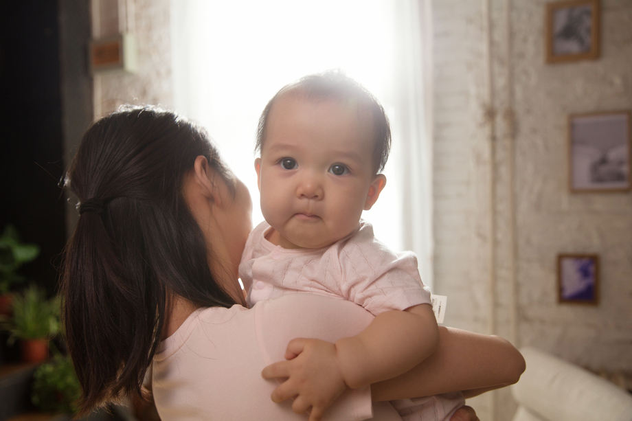 妈妈抱着宝宝 妈妈抱着宝宝