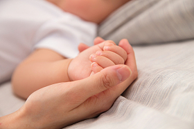 妈妈和宝宝的手