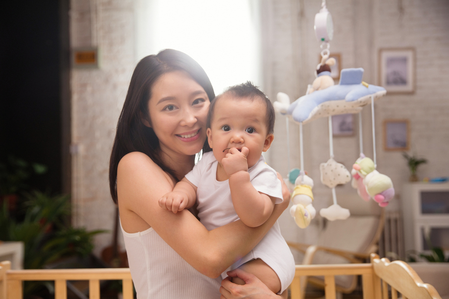 妈妈抱着宝宝图片