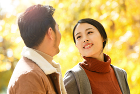 幸福情侣在户外
