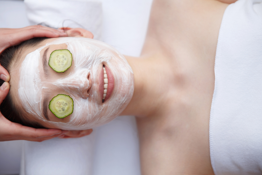 年轻女人在做SPA 年轻女人在做SPA