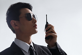 青年男保镖图片