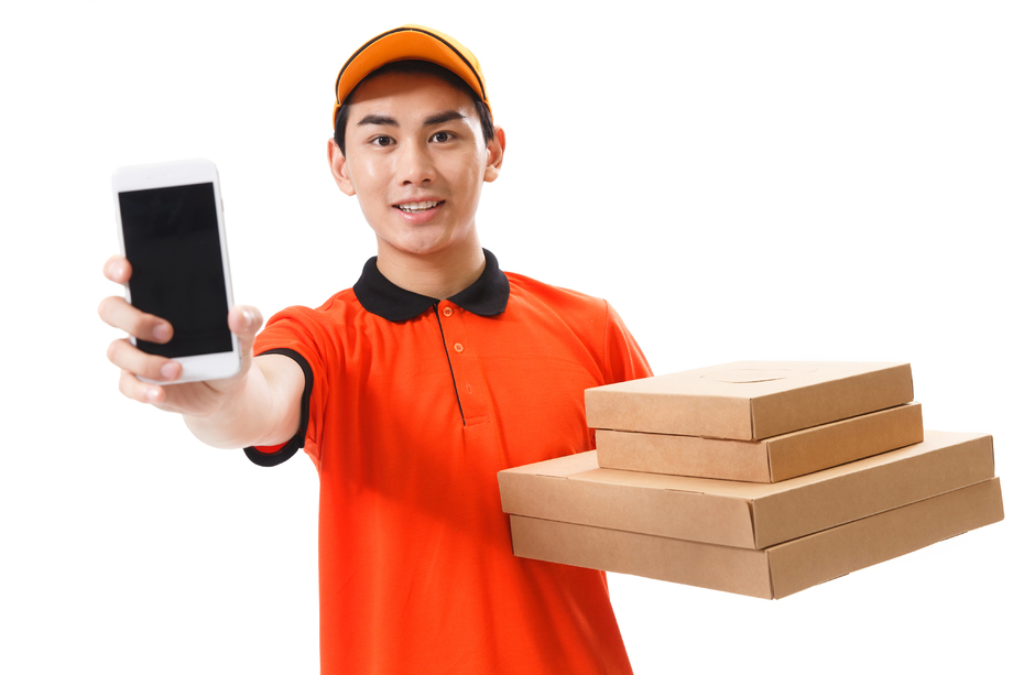 年轻的快递员在送外卖图片 年轻的快递员在送外卖图片