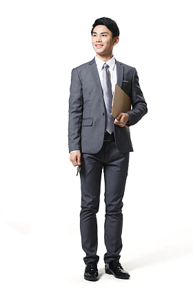 商务男人拿着钥匙图片