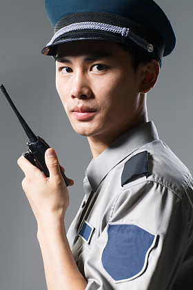 青年男保安照片