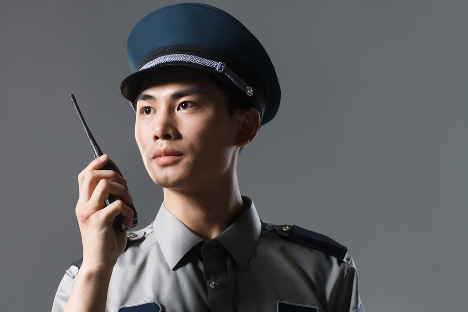 青年男保安图片