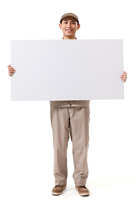 年轻的快递员图片