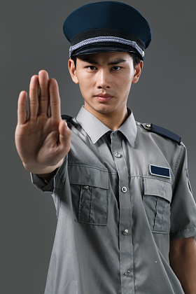 青年男保安照片
