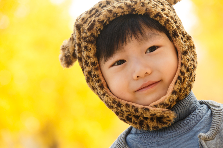 小男孩在户外玩耍图片 小男孩在户外玩耍图片