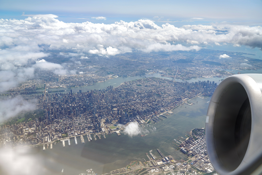 从飞机上俯瞰大地