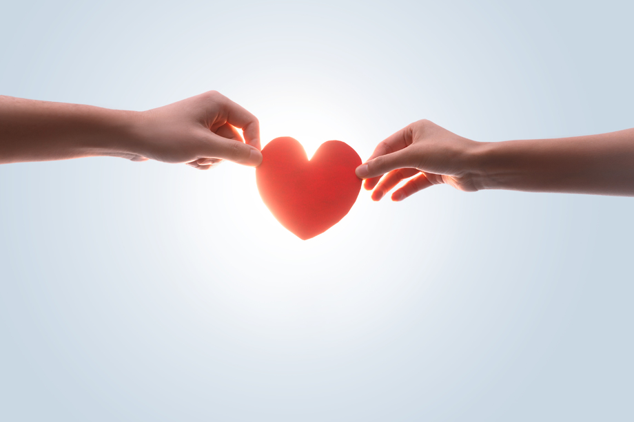 男人和女人手部特写照片