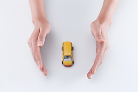 手和汽车模型图片