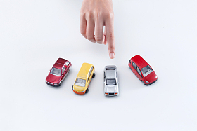 手和汽车模型图片