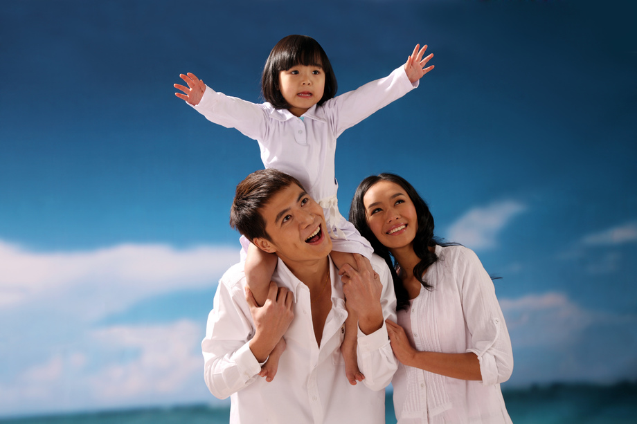 东方家庭在海边