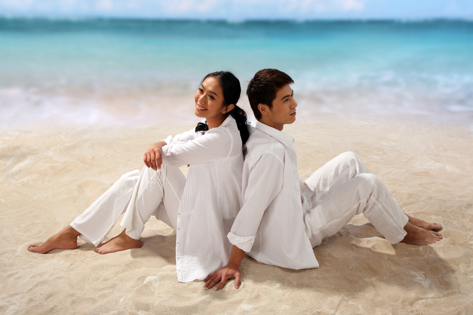 东方情侣在海边 东方情侣在海边