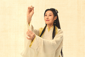 古装美女写字照片