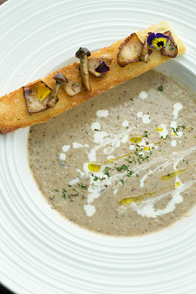 奶油蘑菇汤照片