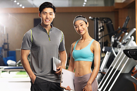 青年健身教练照片