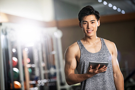 青年健身教练图片