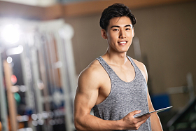 青年健身教练图片