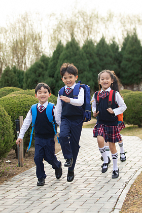 快乐的小学生照片